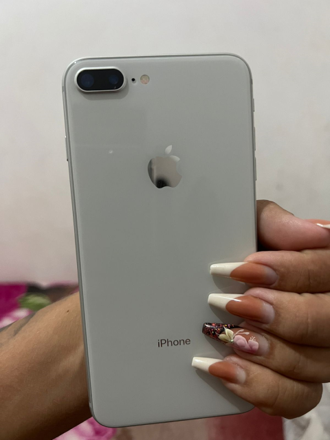 Vendo esse iPhone 8plus64gb